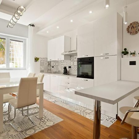 3 Bed Modern Flat - 15 Minutes Walk To Colosseum 罗马 外观 照片